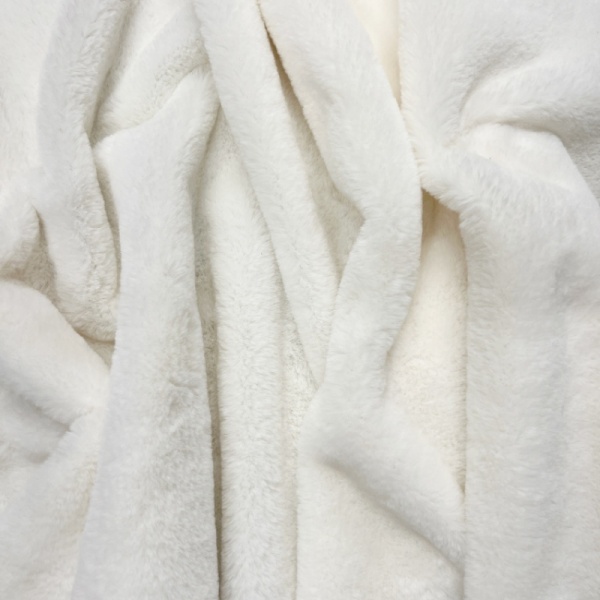 LUXURY FUR  -  Ivory